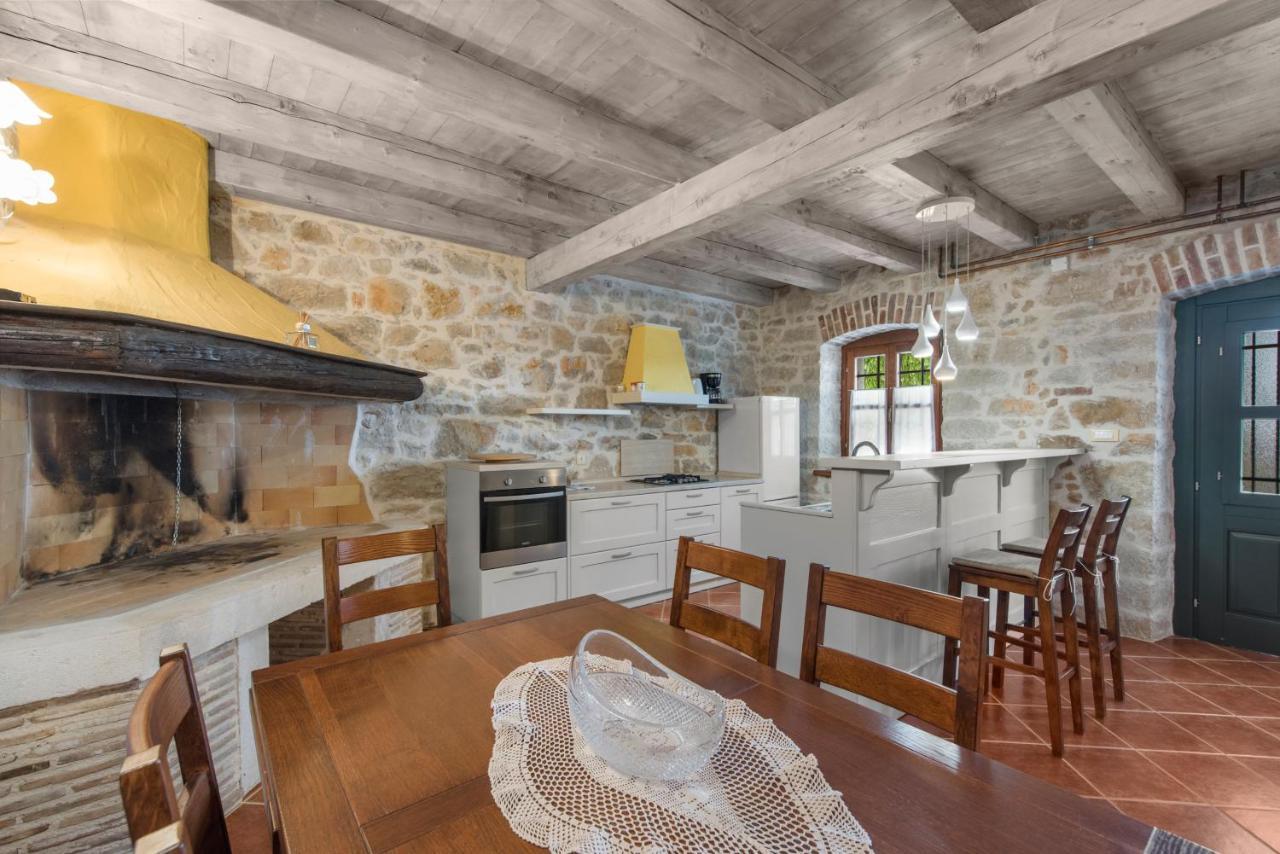 Antonci  Villa Antonci-18, Pool, 3 Houses, Jacuzzi, Private Territory מראה חיצוני תמונה