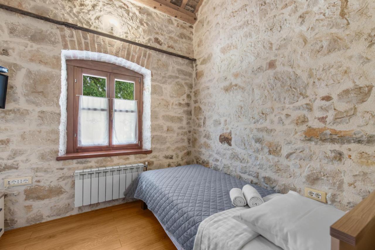 Antonci  Villa Antonci-18, Pool, 3 Houses, Jacuzzi, Private Territory מראה חיצוני תמונה