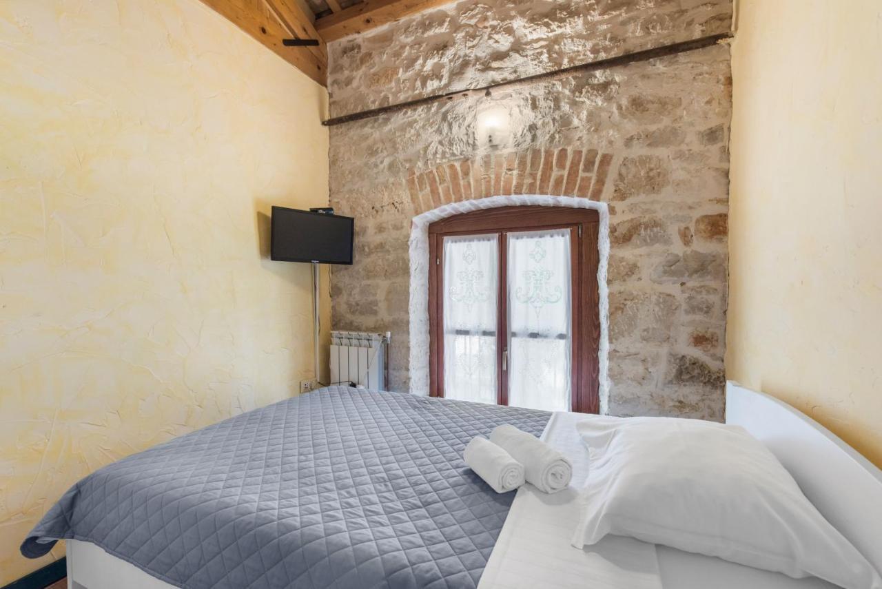 Antonci  Villa Antonci-18, Pool, 3 Houses, Jacuzzi, Private Territory מראה חיצוני תמונה