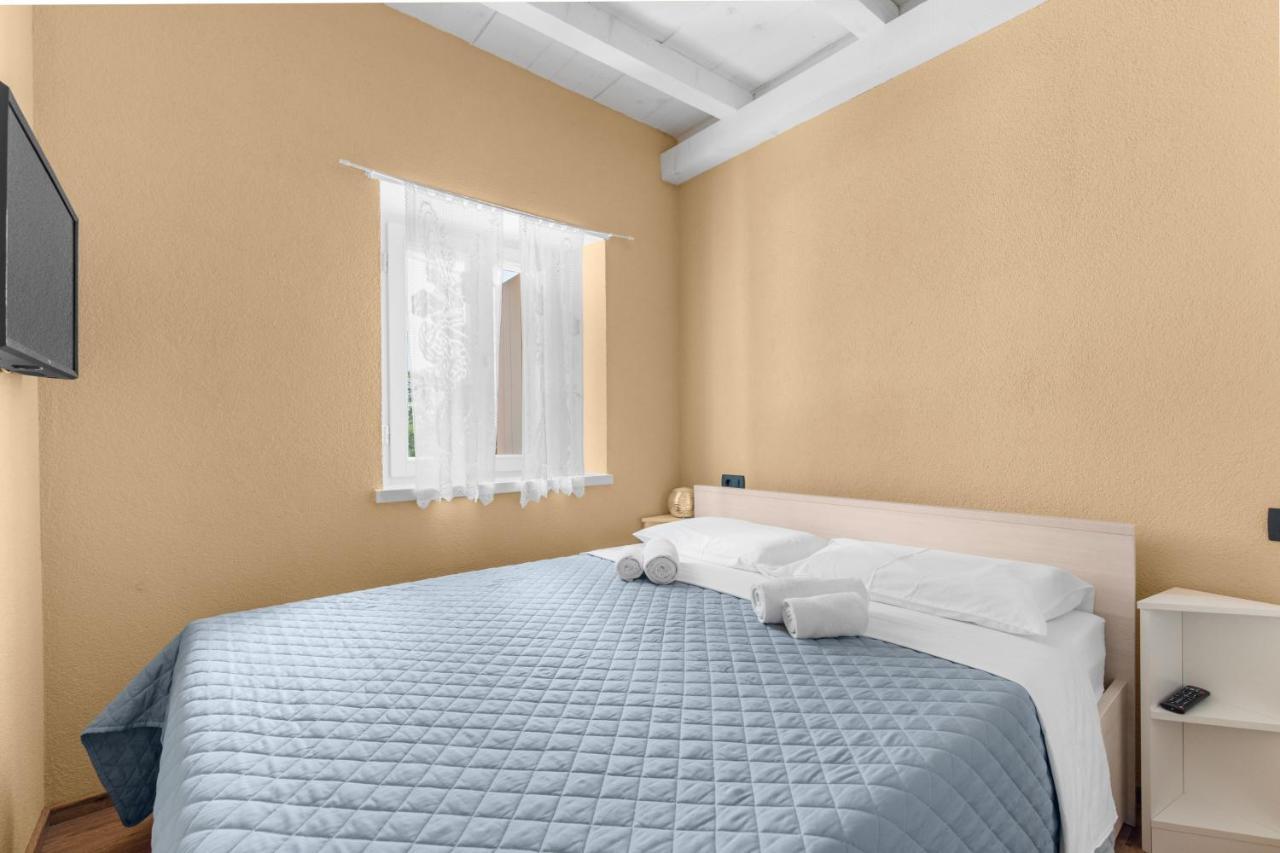 Antonci  Villa Antonci-18, Pool, 3 Houses, Jacuzzi, Private Territory מראה חיצוני תמונה