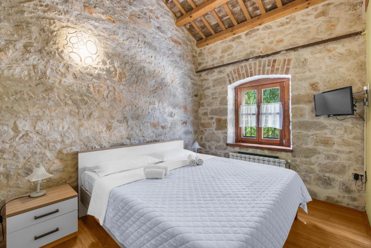Antonci  Villa Antonci-18, Pool, 3 Houses, Jacuzzi, Private Territory מראה חיצוני תמונה