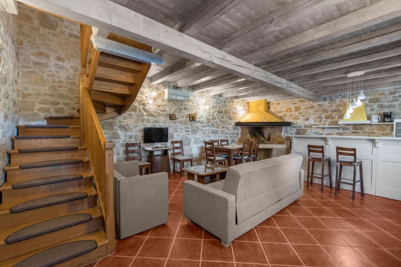 Antonci  Villa Antonci-18, Pool, 3 Houses, Jacuzzi, Private Territory מראה חיצוני תמונה