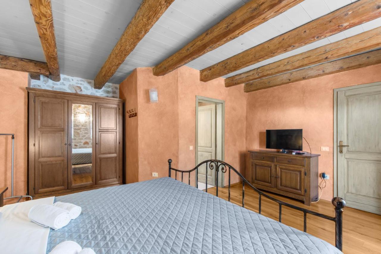 Antonci  Villa Antonci-18, Pool, 3 Houses, Jacuzzi, Private Territory מראה חיצוני תמונה