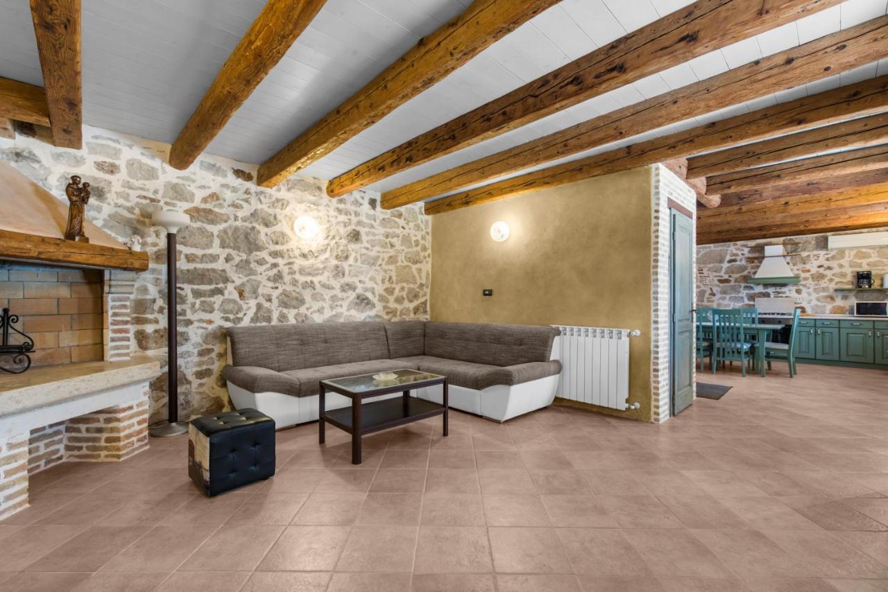Antonci  Villa Antonci-18, Pool, 3 Houses, Jacuzzi, Private Territory מראה חיצוני תמונה