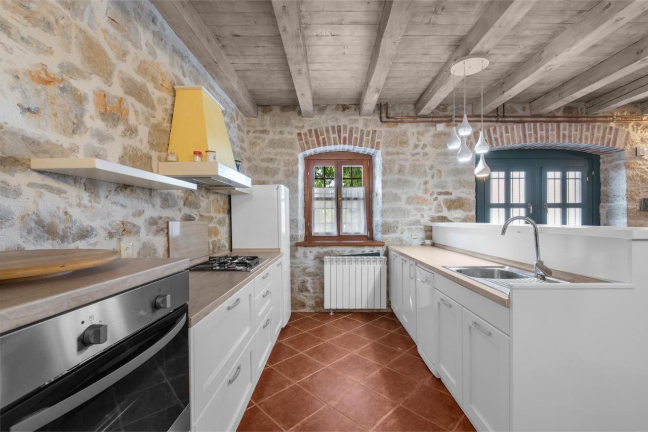 Antonci  Villa Antonci-18, Pool, 3 Houses, Jacuzzi, Private Territory מראה חיצוני תמונה