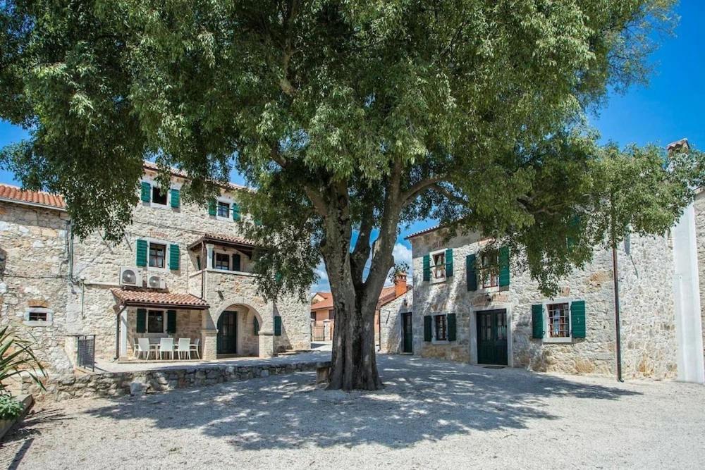 Antonci  Villa Antonci-18, Pool, 3 Houses, Jacuzzi, Private Territory מראה חיצוני תמונה