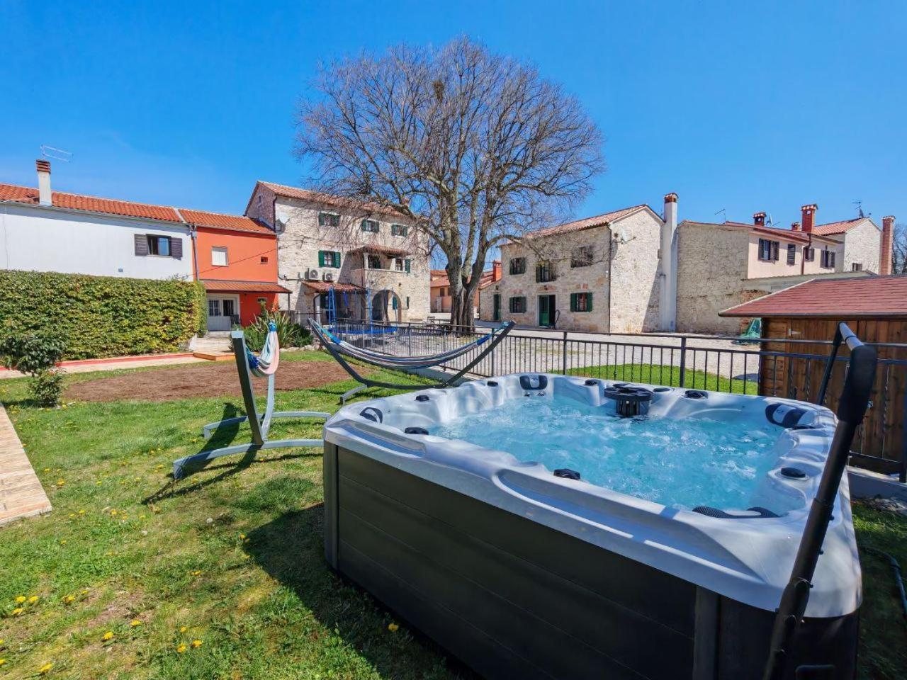 Antonci  Villa Antonci-18, Pool, 3 Houses, Jacuzzi, Private Territory מראה חיצוני תמונה
